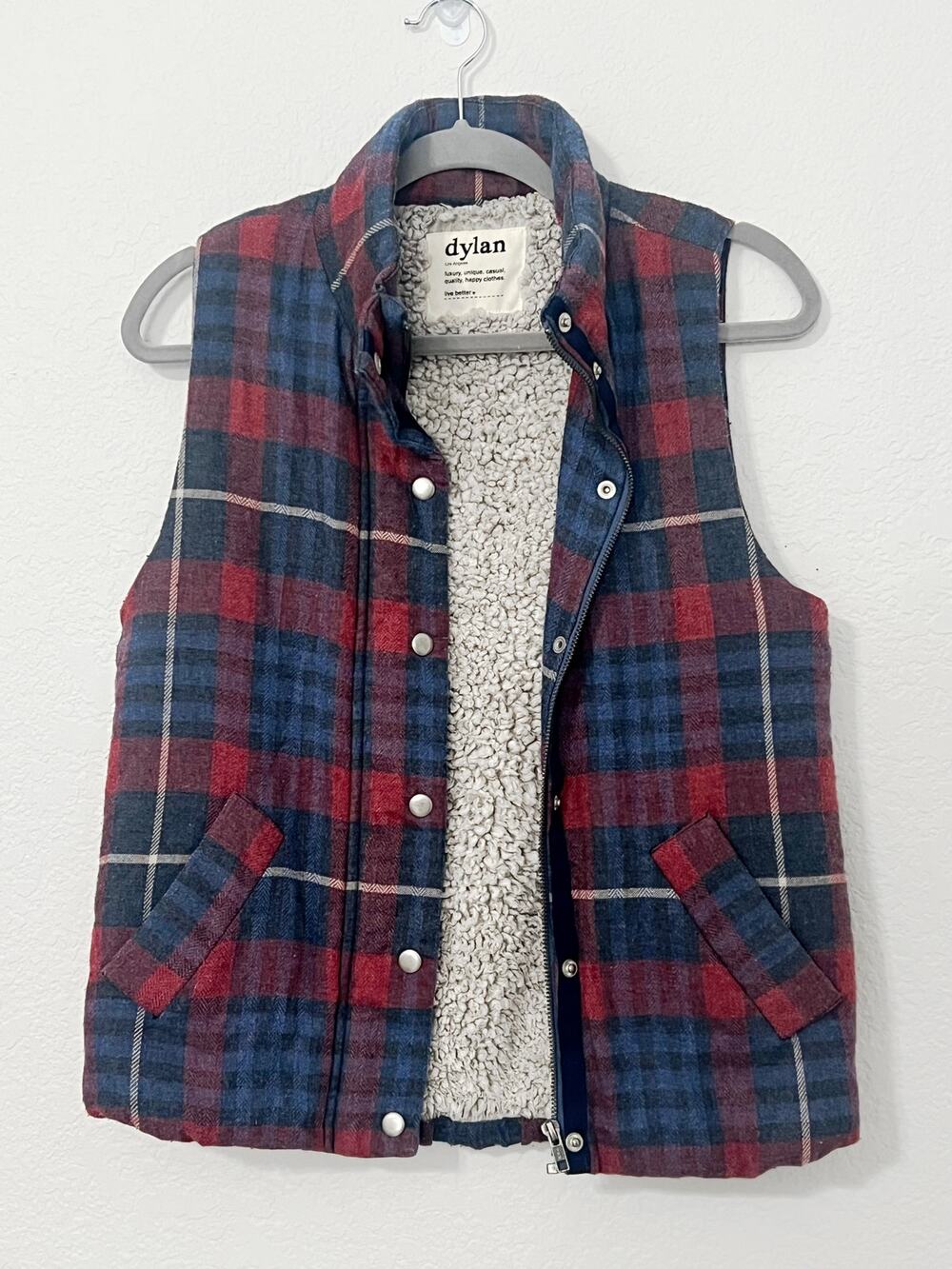 Dylan Los Angeles Sherpa Lined Pre-Distressed Plaid Vest XS Red Blue Zip Snap